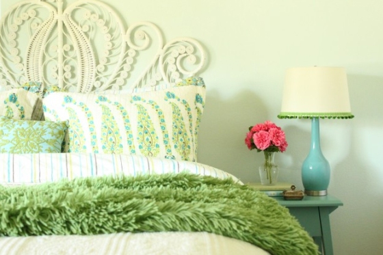 light-turquoise-green-bedroom